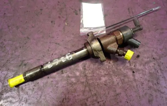 Ford Focus C-MAX Fuel injector 