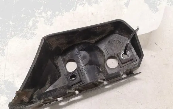 Volvo V50 Front bumper mounting bracket 30655874