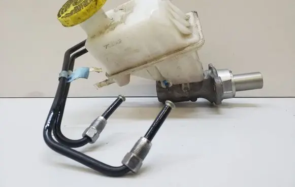 Jeep Cherokee Master brake cylinder A005T802