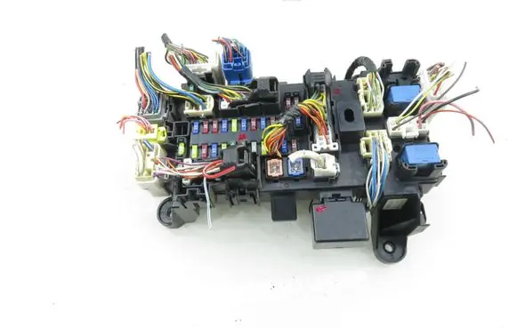 Suzuki Grand Vitara II Central body control module 0665005591 3861084F21