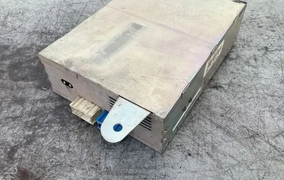 BMW 5 E39 Video control module 6903727 037138050