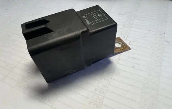 Volkswagen PASSAT B6 Other relay 3B0951253