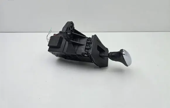 Lexus CT 200H Gear shifter/selector PA66GF33 75C832R