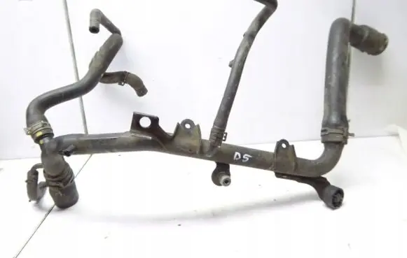 Volkswagen PASSAT B5.5 Engine coolant pipe/hose