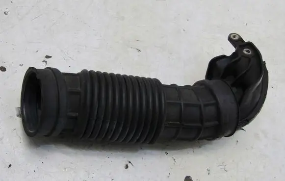 Suzuki Swift III Air intake duct part 13765-52R4