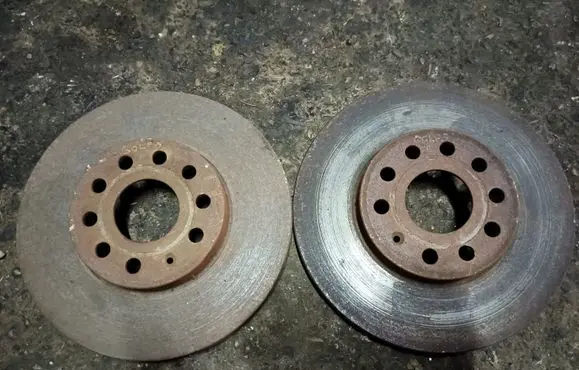 Volkswagen Golf V Front brake disc