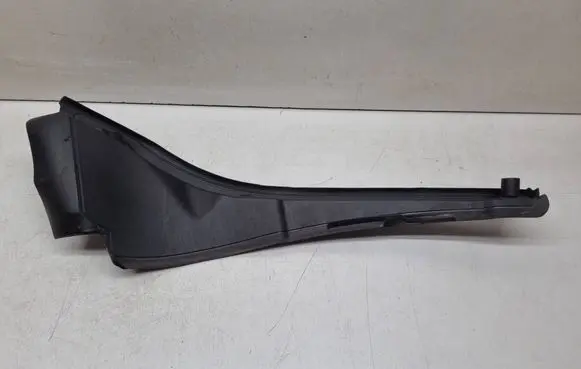 BMW 2 F46 Fender end trim 7300517 51767300517