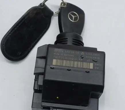 Mercedes-Benz C W203 Ignition lock 2095450908