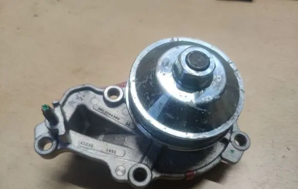 Opel Mokka B Water pump 9803094380
