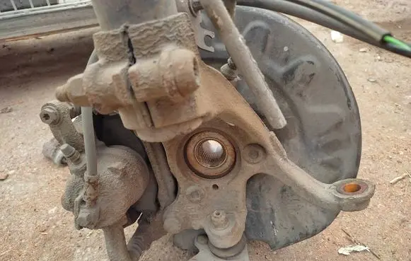 Volkswagen Golf VII Front wheel hub spindle knuckle