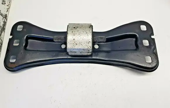 Mercedes-Benz CLK A209 C209 Engine mount bracket A2032420501 nr3372