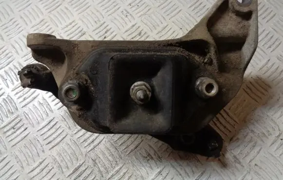 Dacia Duster Gearbox mount 8200805803