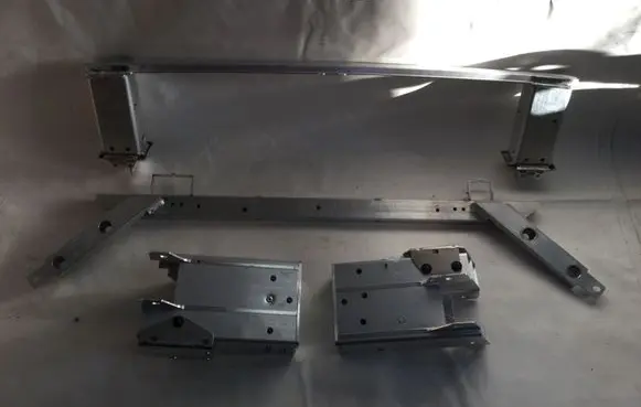 Volvo XC60 Radiator mount bracket 31429924 32377071 32377072