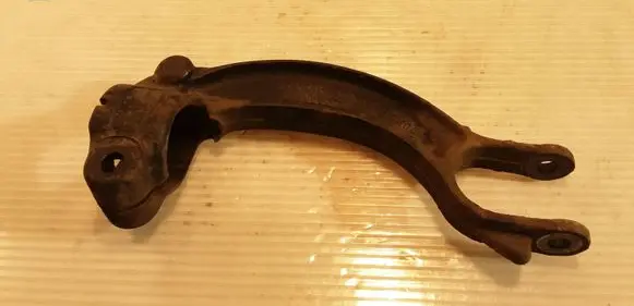 Audi A7 S7 4G Lower shock absorber bracket 8K0413