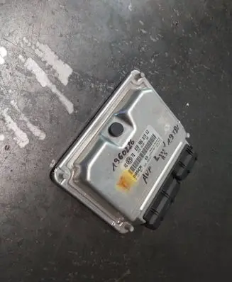 Volkswagen PASSAT B5 Engine control unit/module 038906019KD 0281011205