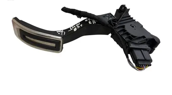 Accelerator throttle pedal