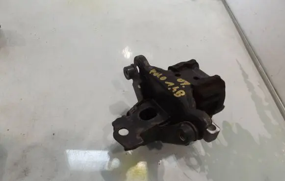Volkswagen Cross Polo Gearbox mounting bracket