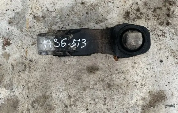 Engine mount bracket