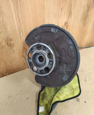 Rear wheel hub