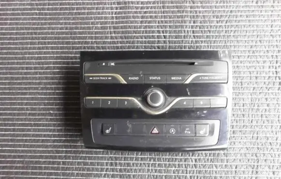 Infiniti Q30 Radio/CD/DVD/GPS head unit A0919056600