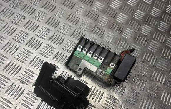 Skoda Rapid (NH) Fuse module 6R0937550A 6R0915429A