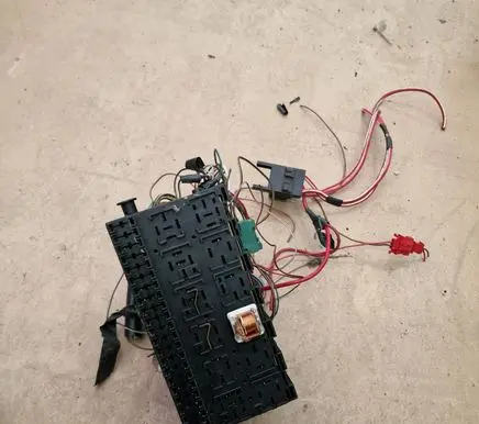 Volkswagen Golf IV Fuse box set 357937039