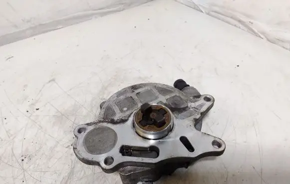 Volkswagen Golf VI Vacuum pump 03L145100F