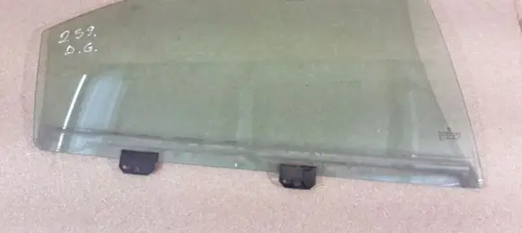 Chrysler 300M Rear door window glass E243R000711