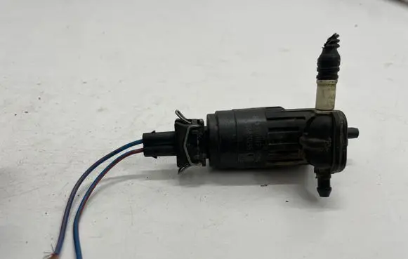 Opel Zafira C Windscreen/windshield washer pump 55702893