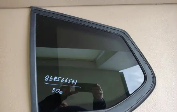 BMW X3 F25 Rear side window 7205645
