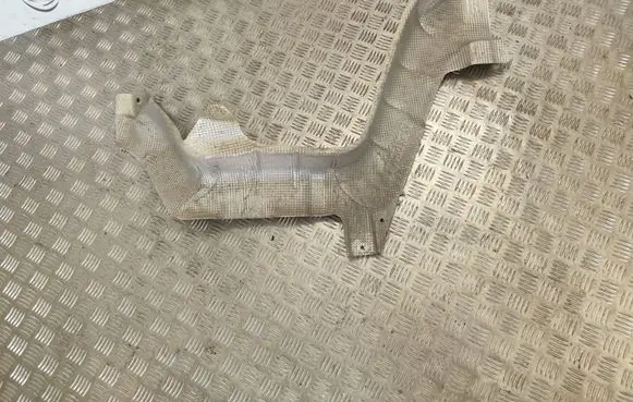 Renault Express Exhaust heat shield 747615548R