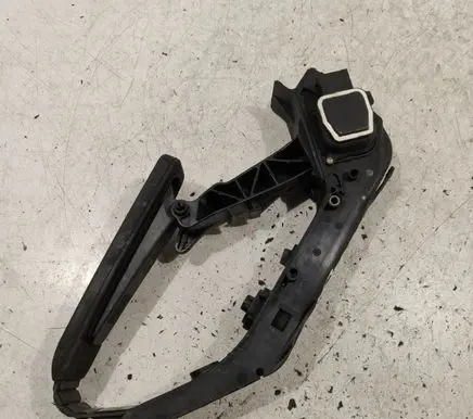 Mercedes-Benz C W203 Accelerator throttle pedal A2033000704