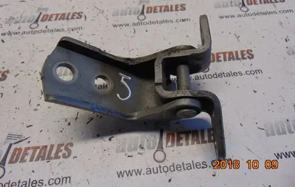 Toyota Avensis T250 Front door upper hinge
