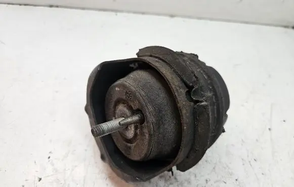 Engine mount bracket