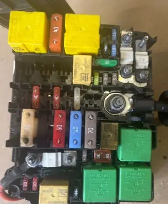 Citroen C4 II Picasso Fuse module 9804848580