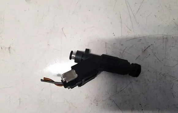 Volkswagen Lupo Fuel injector 030906031J