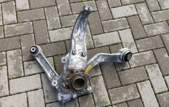 BMW 5 G30 G31 Rear wheel hub 6884382