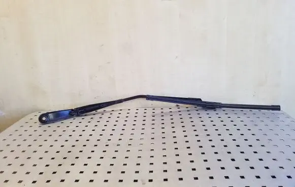 Volvo XC60 Front wiper blade arm 30753529