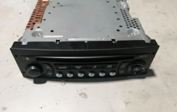 Radio/CD/DVD/GPS head unit