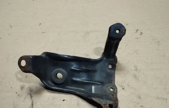 Honda CR-V Radiator support slam panel bracket 