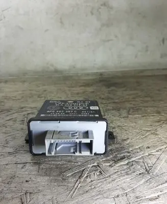 Volkswagen Jetta VI Light module LCM 8P0907357C 5LA00837922