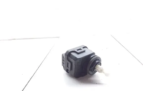 Headlight level adjustment motor