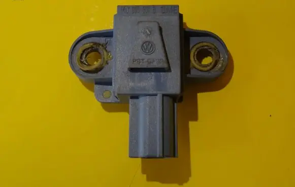 Volkswagen Golf V Airbag deployment crash/impact sensor 1K0955557B