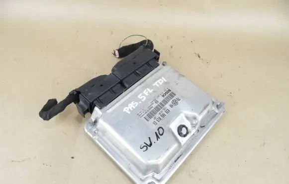 Volkswagen PASSAT B5.5 Engine control unit/module 038906019EK 28SA5041 0281010667