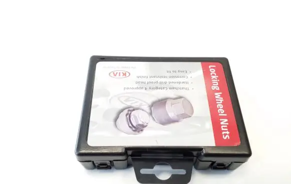 KIA Stinger Anti-theft wheel nuts and lock 