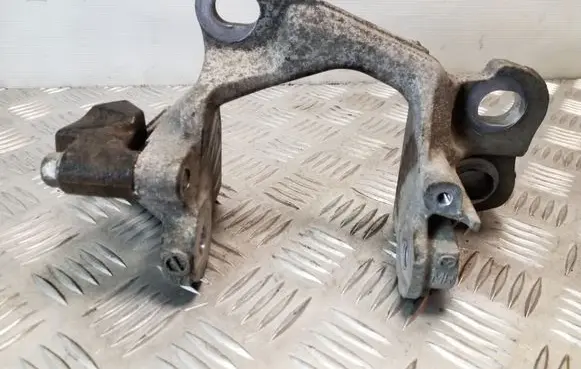 Mazda 6 Engine mounting bracket