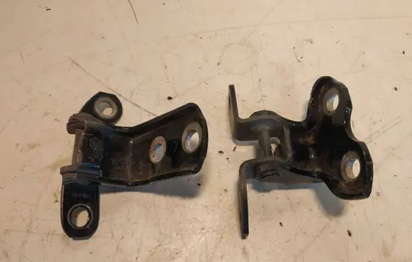 Toyota RAV 4 (XA30) Rear door hinge set 