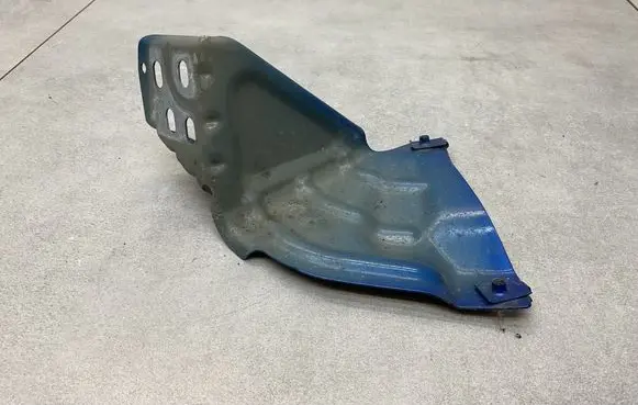 Opel Mokka Fender mounting bracket 95244755