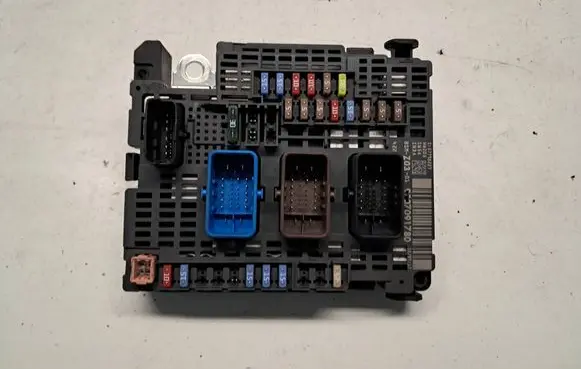Citroen C4 Grand Picasso Fuse module 9807091780