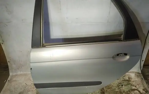 Renault Scenic I Rear door pilkos